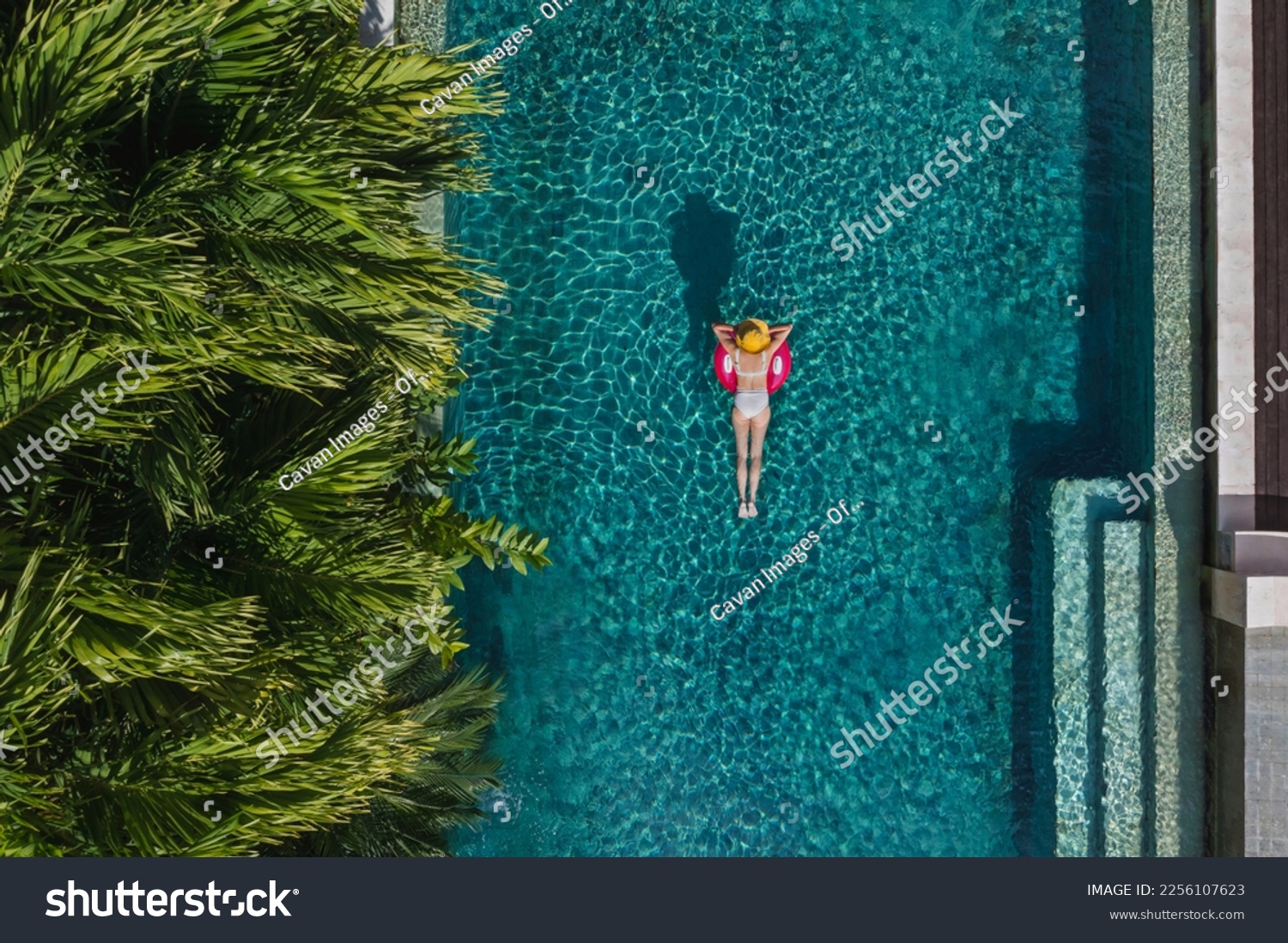 Aerial view of woman in swimming pool Stock-foto